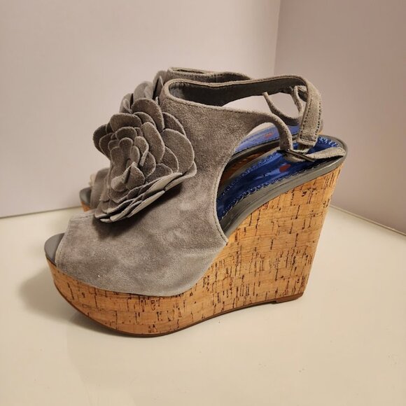 Lui Chung Grey Suede Floral Wedge Sandals - Picture 8 of 8
